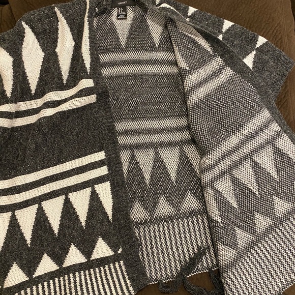 Poncho - Picture 2 of 4